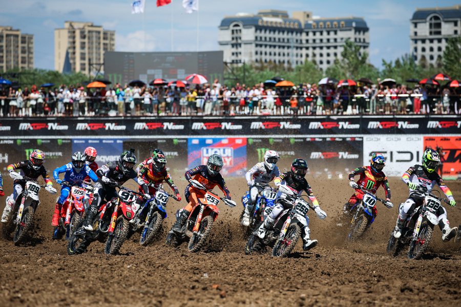 主办方推出, 表演, 模式