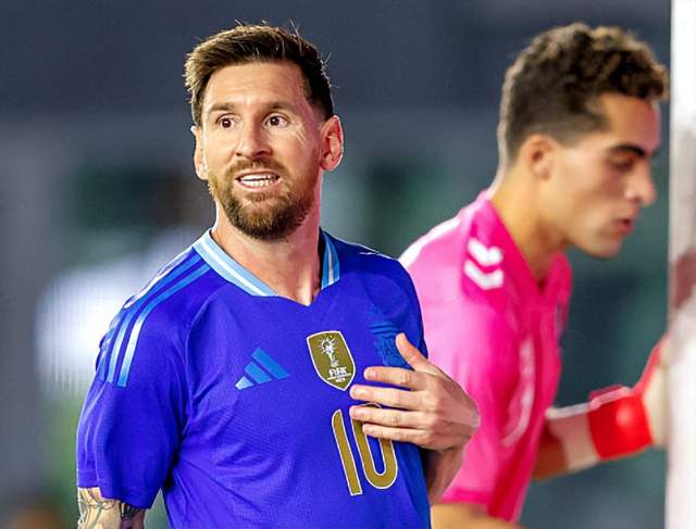 上演梅开二 上演梅开二