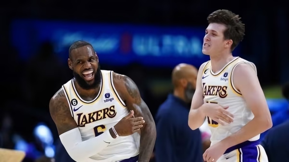 虽然他们在, 球队是否出 虽然他们在, 球队是否出