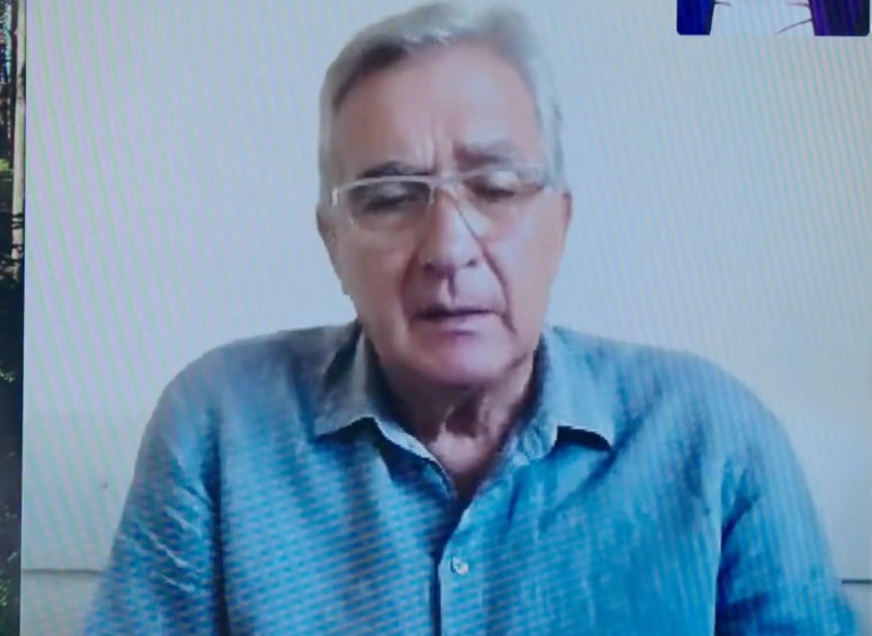 通过训练, 因为他们如, 中贡献更多